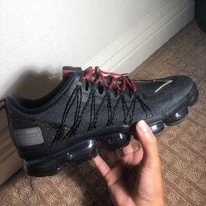 vapormax run utility red laces